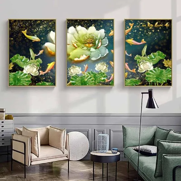 Mẫu tranh sen cá chép giúp xua đuổi tà khí, mang lại sự ấm áp cho căn phòng