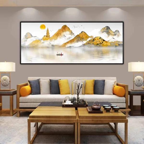 Tranh núi non hùng vĩ hợp với gia chủ mệnh Thổ và Hỏa, tạo thế “tựa sơn” vững chắc, tạo đà thăng tiến cho công việc 