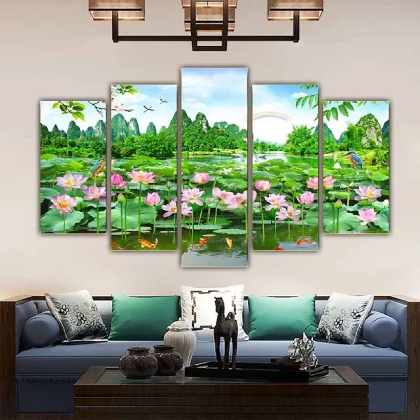 Tranh đầm sen giúp mang lại may mắn cho người mệnh Mộc