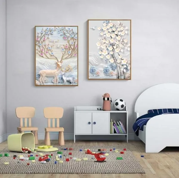 Có thể treo tranh nai ở phòng ngủ của bé