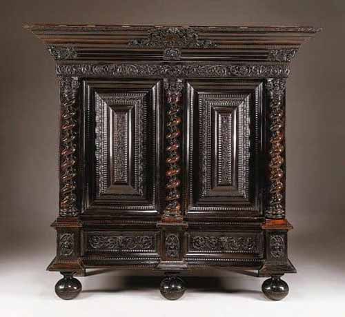 Một ví dụ điển hình về chiếc tủ của Hà Lan được chế tạo vào cuối thế kỷ 17.