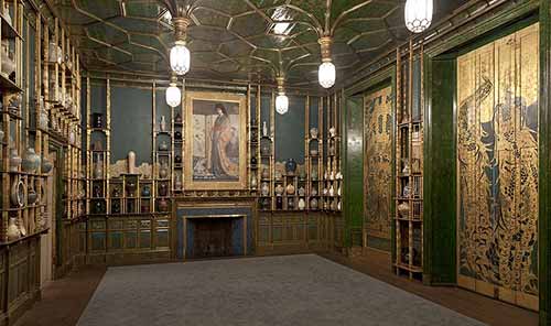Phòng Peacock được thiết kế theo phong cách Anh-Nhật bởi James Abbott McNeill Whistler và Edward Godwin, một trong những ví dụ nổi tiếng và toàn diện nhất về thiết kế nội thất Thẩm mỹ