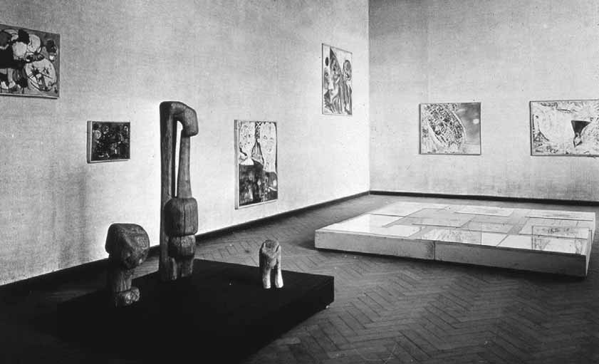 Triển lãm CoBrA tại Bảo tàng Stedelijk Amsterdam, 1949. Courtesy Researchgate