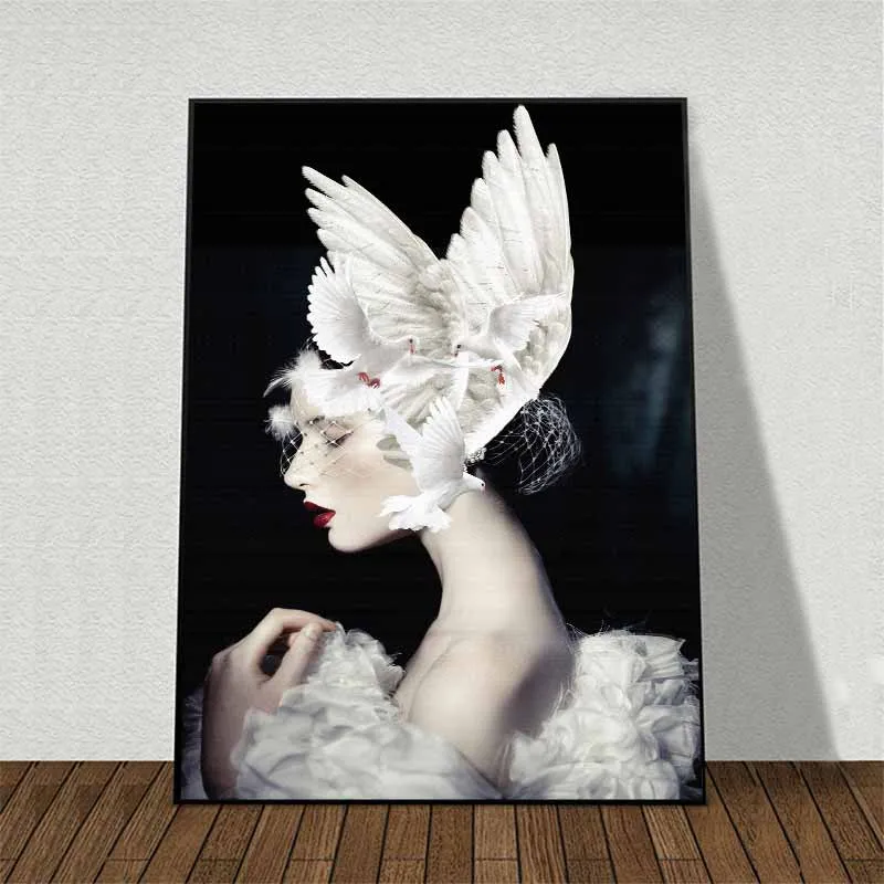 Tranh cô gái và đàn chim bồ câu