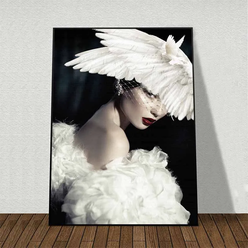 Tranh cô gái và đàn chim bồ câu