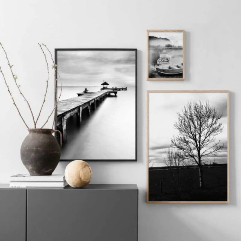 Tranh phong cảnh Scandinavia thuyền, cầu gỗ và cây khô