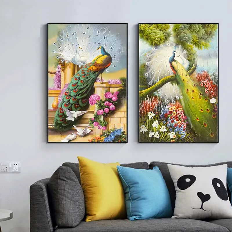 Tranh đôi chim công xanh và chim công trắng đang đứng trên cành cây