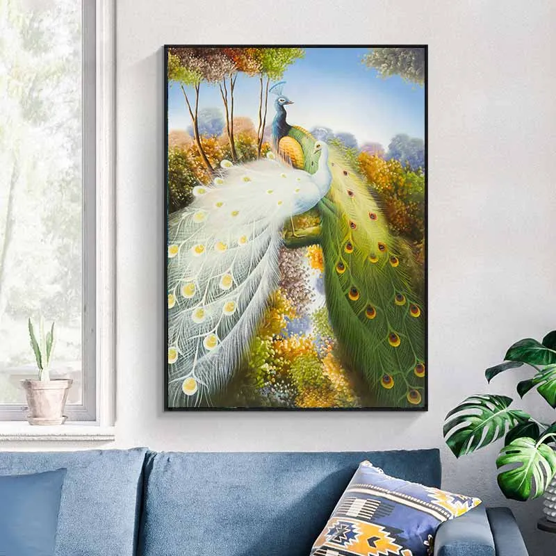 Tranh đôi chim công xanh và chim công trắng đang đứng trên cành cây