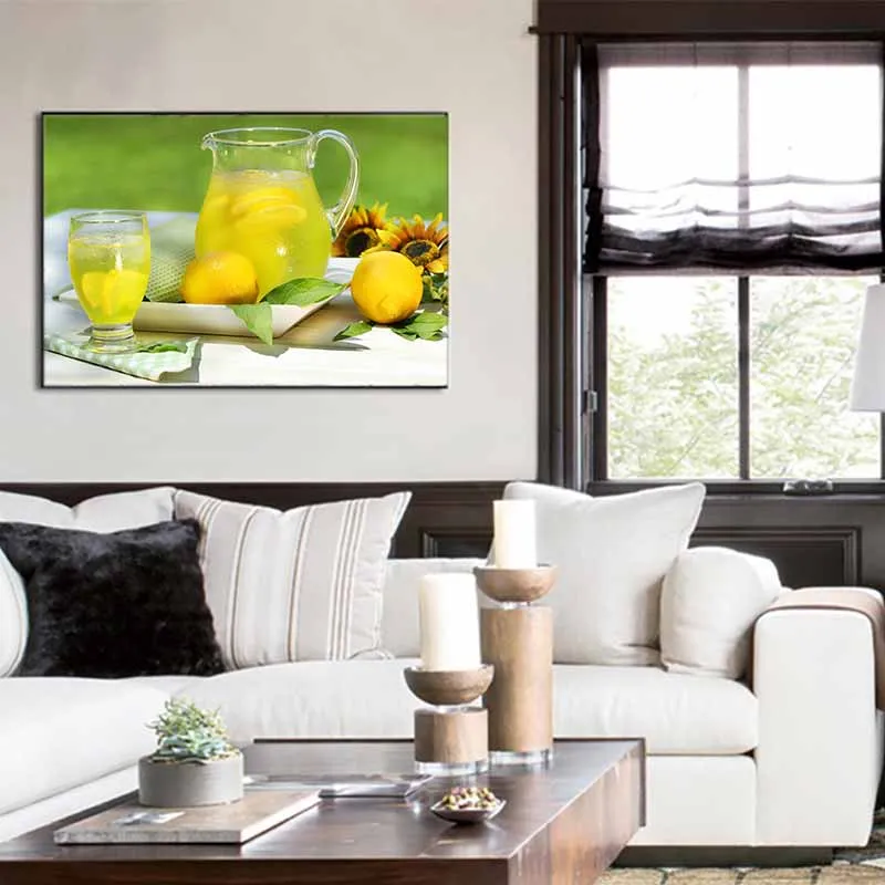 Tranh tĩnh vật bình nước chanh và 2 quả chanh