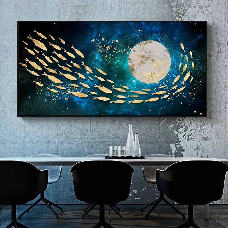 Tranh trừu tượng đàn cá bơi quanh bóng trăng