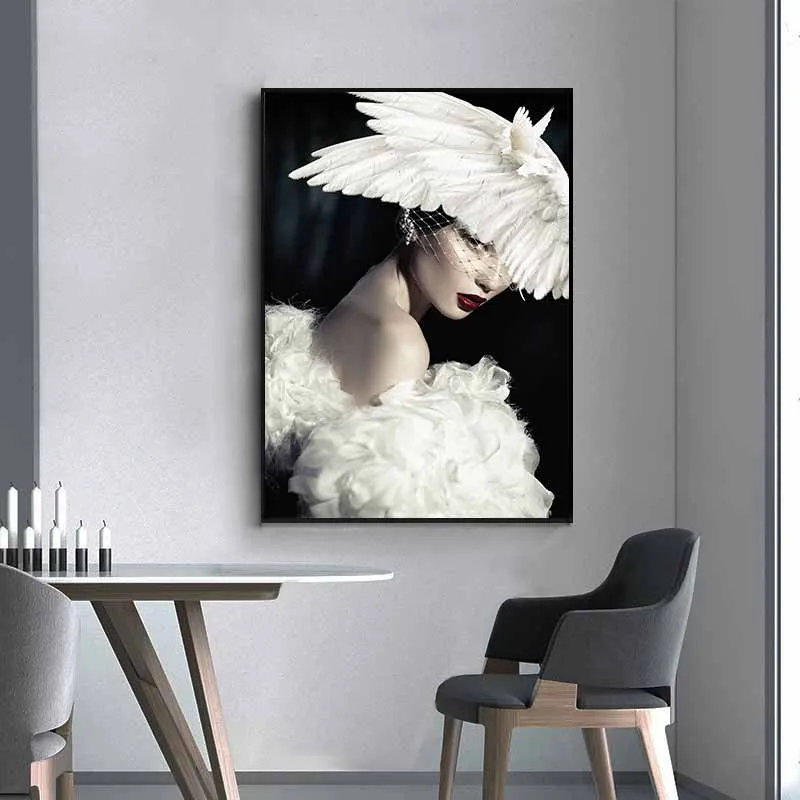 Tranh cô gái và đàn chim bồ câu