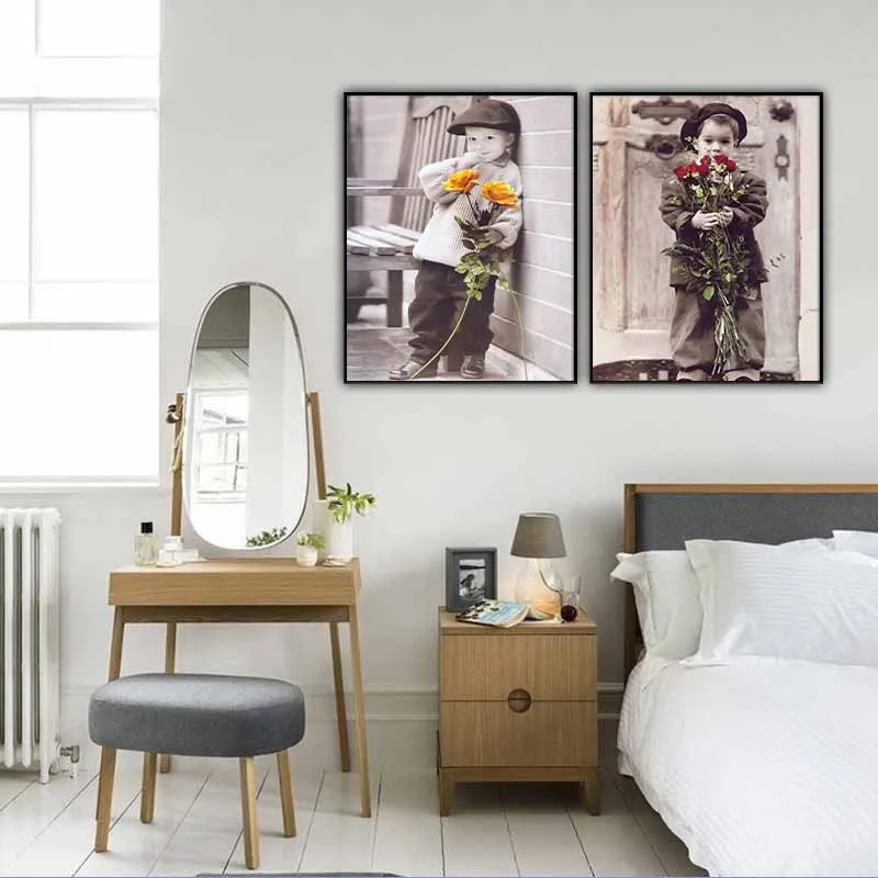 Tranh bé trai và bé gái dễ thương và ngộ nghĩnh