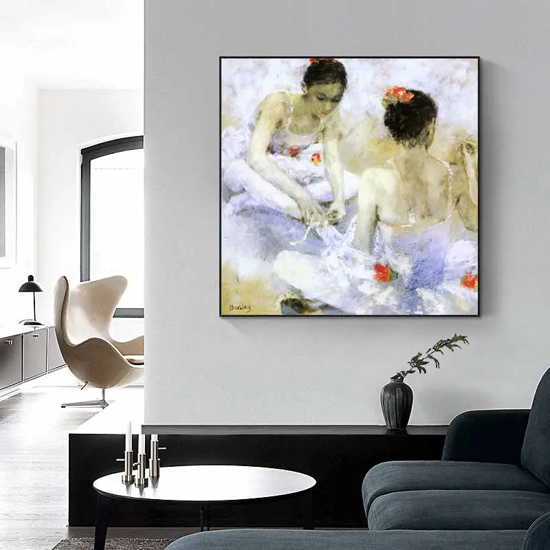 Tranh Shoelaces and Hairpins và Tulips and Plums của họa sĩ Muriel Barclay