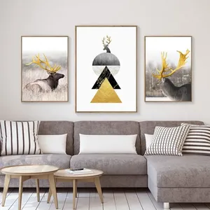 Tranh nai sừng vàng và khối hình học trừu tượng