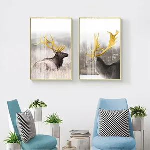 Tranh nai sừng vàng và khối hình học trừu tượng