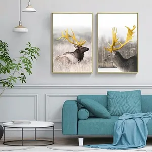 Tranh nai sừng vàng và khối hình học trừu tượng