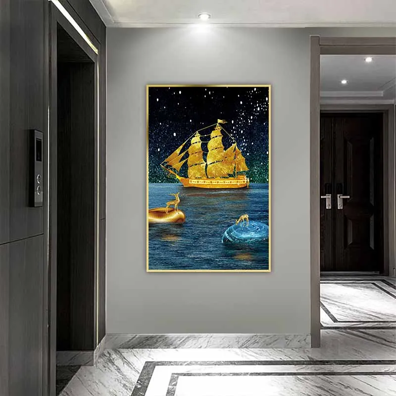 Tranh thuận buồm xuôi gió, thuyền buồm vàng và hai con nai vàng đứng trên đá phong thủy