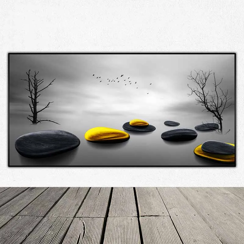 Tranh những tảng đá vàng phong thủy trên nền đen trắng