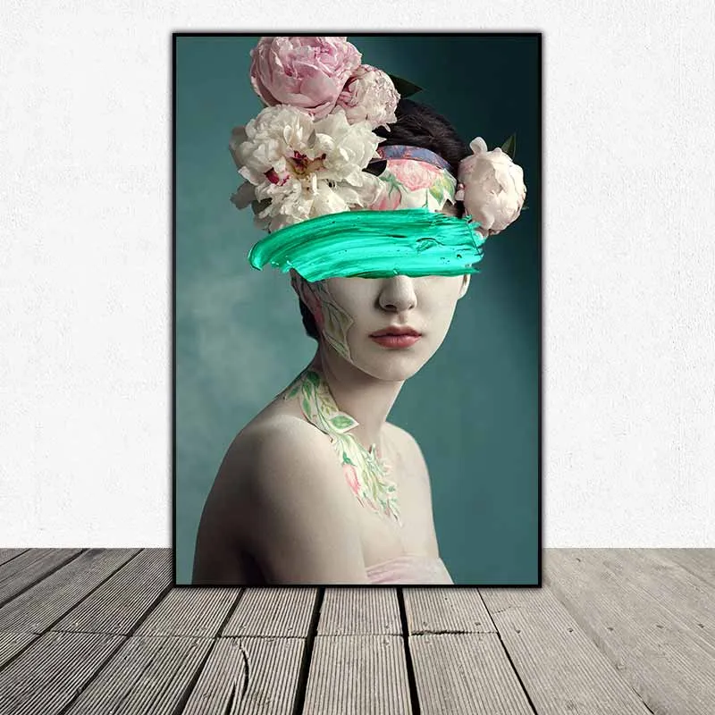 Tranh chân dung cô gái đội hoa mẫu đơn trên đầu và vết sơn che ngang mặt