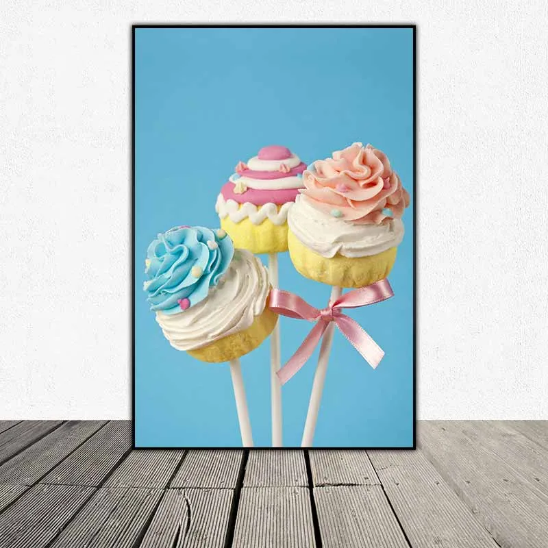 Tranh bánh kem với được thiết kế với màu Pastel  cho cảm giác nhẹ nhàng và mát dịu