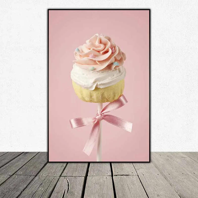 Tranh bánh kem với được thiết kế với màu Pastel  cho cảm giác nhẹ nhàng và mát dịu