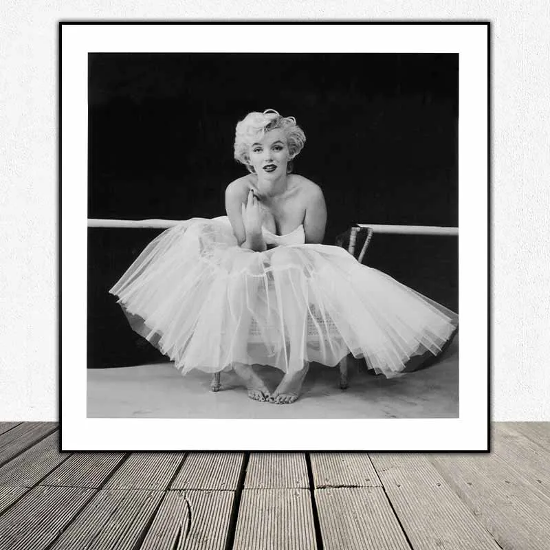 Tranh trắng đen Marilyn Monroe in bed và Ballet dancer