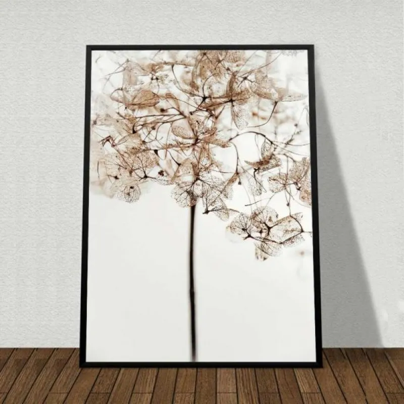 Tranh cô gái và lá cây