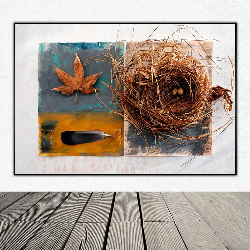 Tranh trừu tượng sắp đặt viên đá cuội, tổ chim, lông chim, lá phong khô