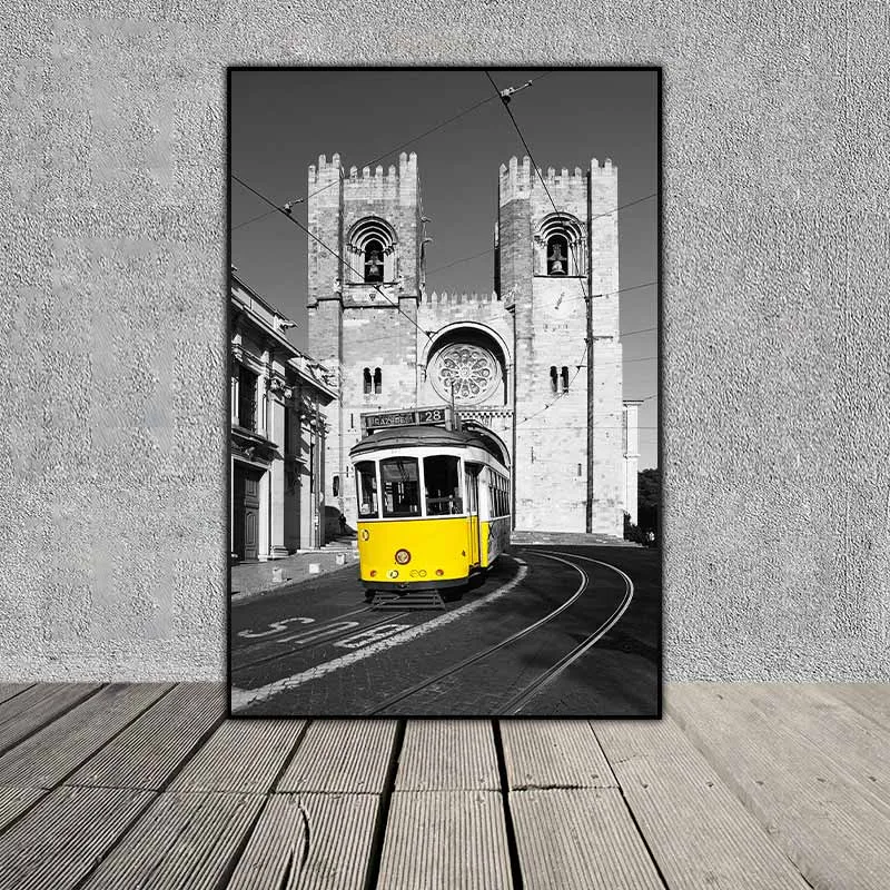 Tranh hiện đại scandinavian ô tô, vespa cổ, tàu hỏa màu vàng trên nền đen trắng