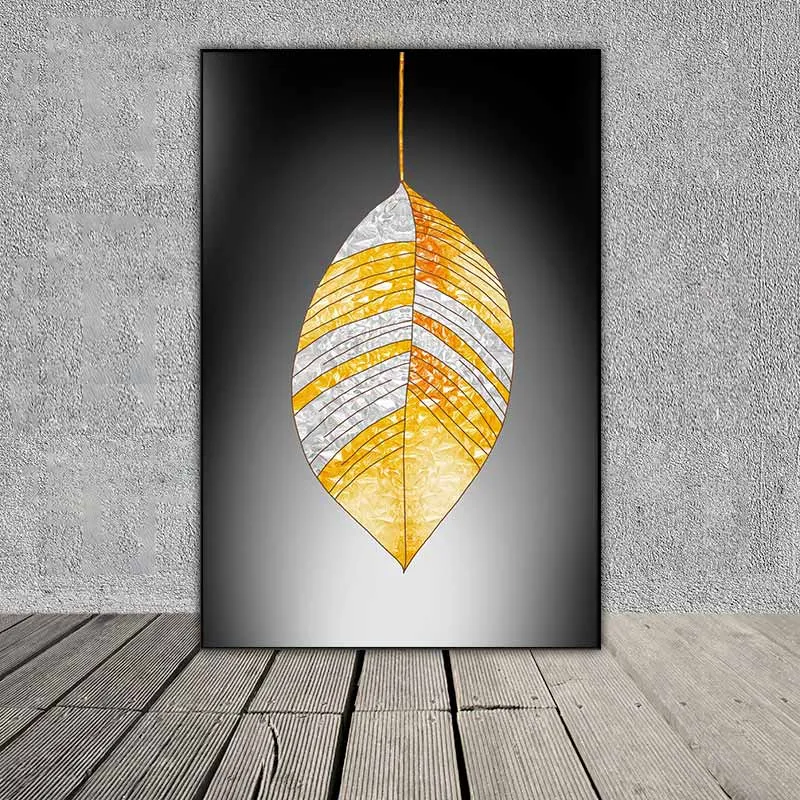 Tranh trắng đen và những chiết lá vàng trừu tượng