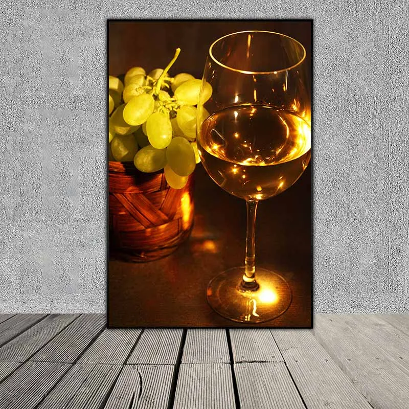 Tranh chai rượu, ly rượu và chùm nho xanh