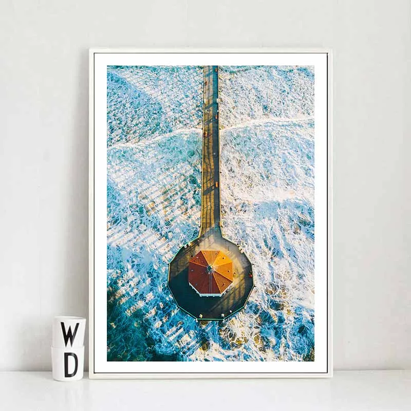 Tranh phong cảnh tòa nhà và con thuyền đang neo trên sông