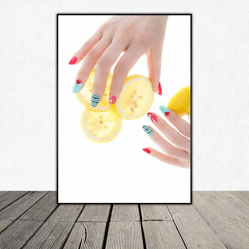 Tranh chủ đề về nail với nhiều màu sắc kết hợp chữ