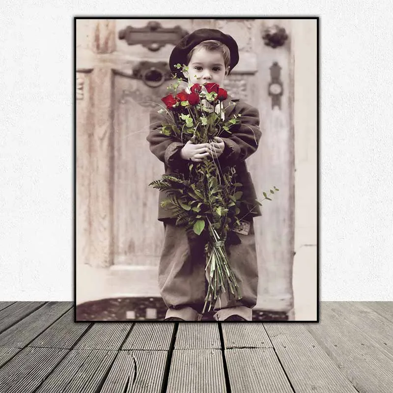 Tranh bé trai và bé gái dễ thương và ngộ nghĩnh