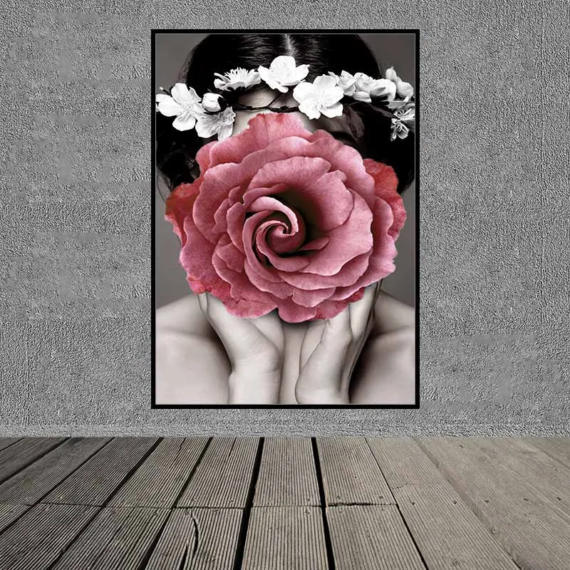 Tranh chân dung cô gái và những bông hoa hồng lớn
