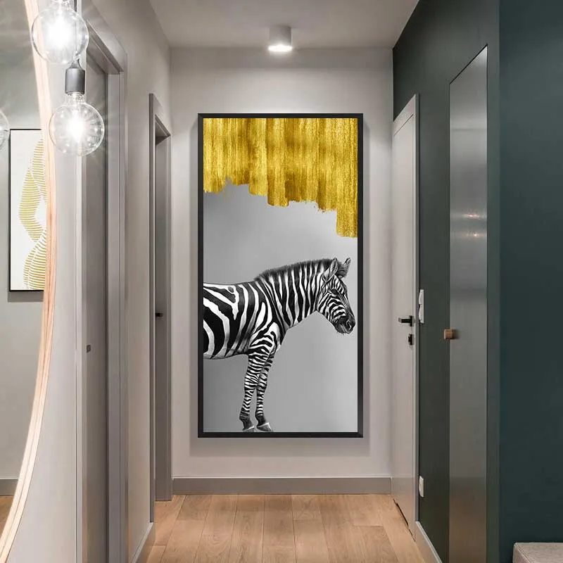 Bức Tranh Ngựa Vằn Độc Đáo với Đường Nền Vàng