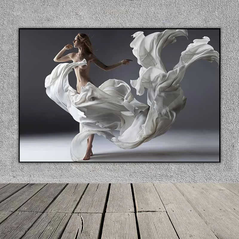 Tranh cô gái múa ballet và dải lụa trắng trên nền trắng đen