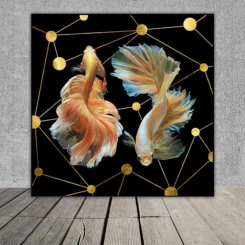Tranh cá phướng nhiều màu và các đường kẻ trừu tượng