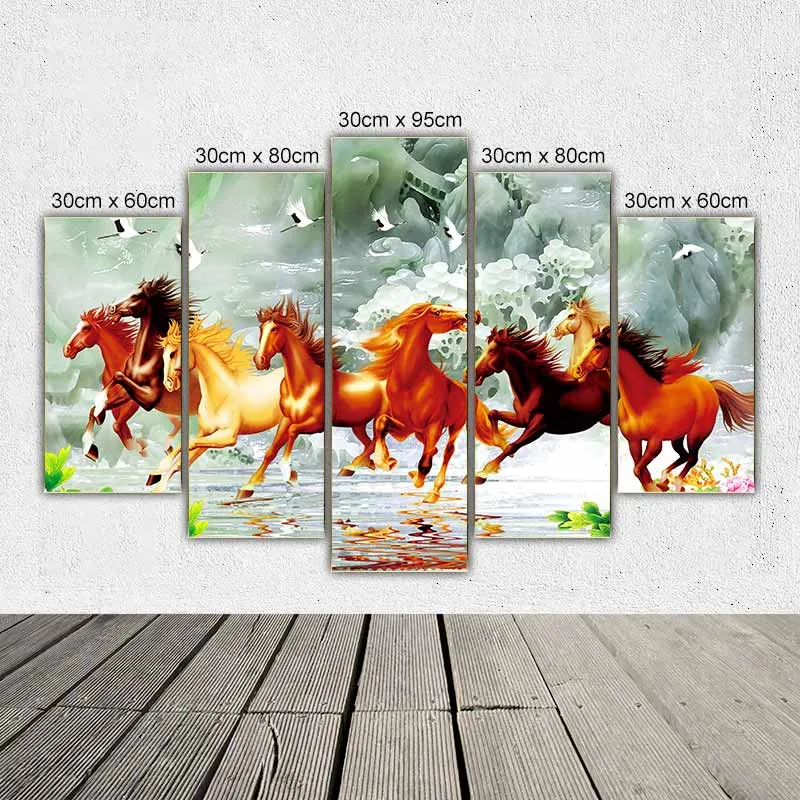 Tranh Mã Đáo Thành Công trên nền đồi núi giả ngọc