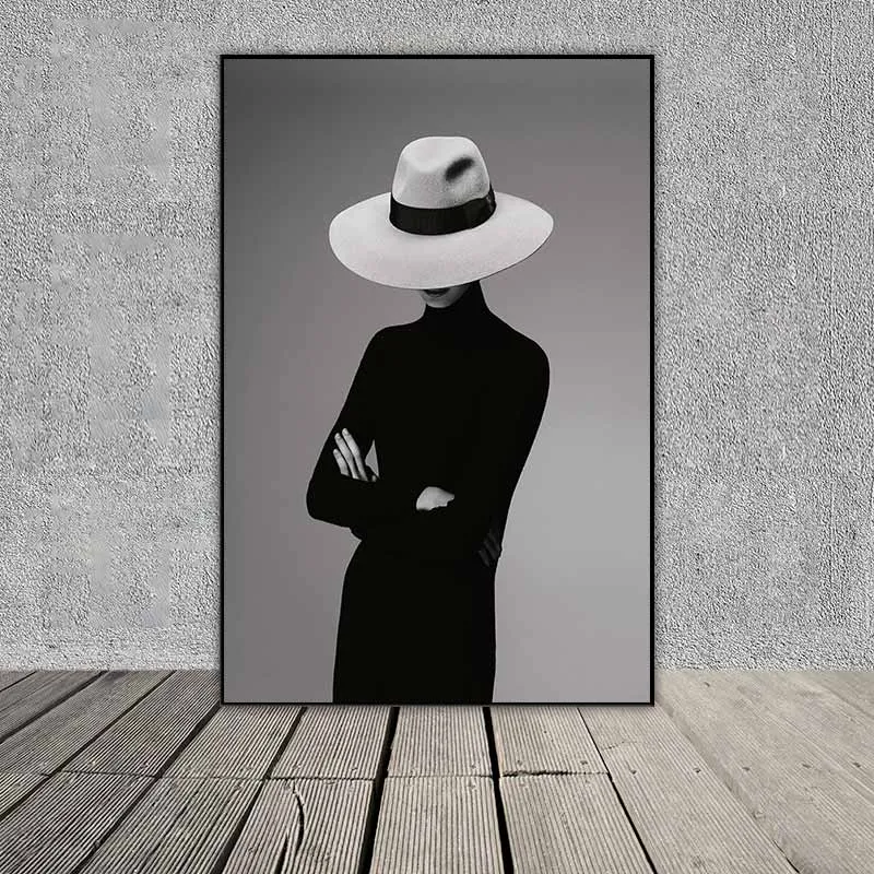 Tranh đen trắng những người mẫu thời trang đội nón