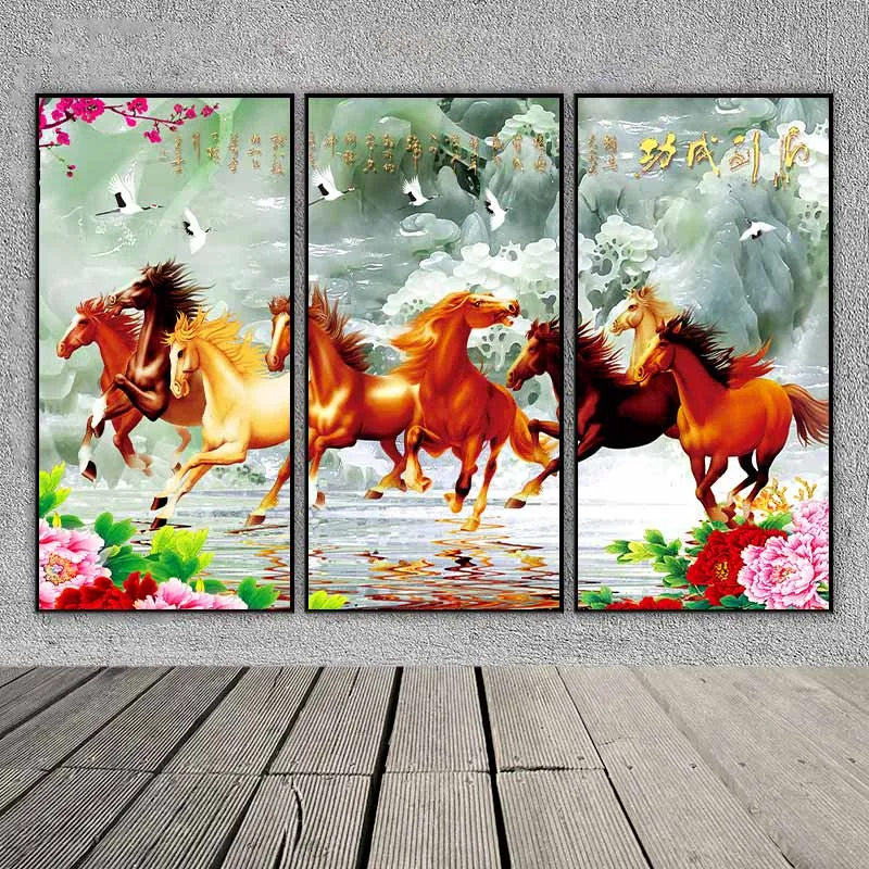 Tranh Mã Đáo Thành Công trên nền đồi núi giả ngọc