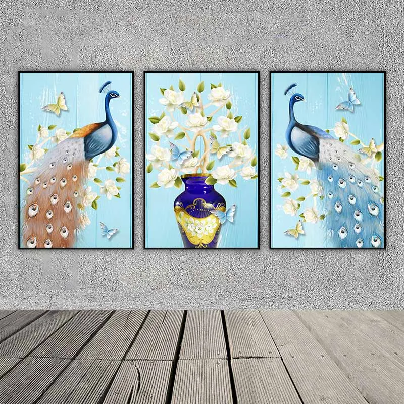 Tranh đôi chim công và bình hoa hồng trắng