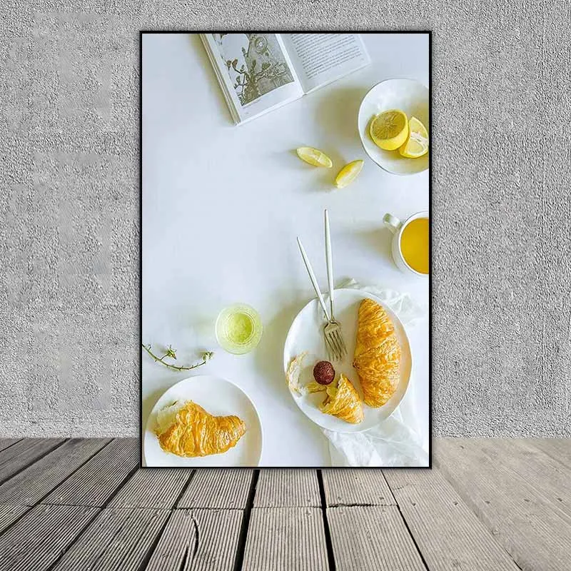 Tranh hoa cúc vàng, bánh kem, bánh mì và tích trà