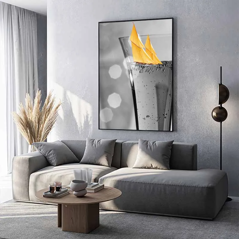 Bộ Tranh Thuyền Giấy Vàng Trên Ly Rượu - Sự Kết Hợp Nghệ Thuật Độc Đáo