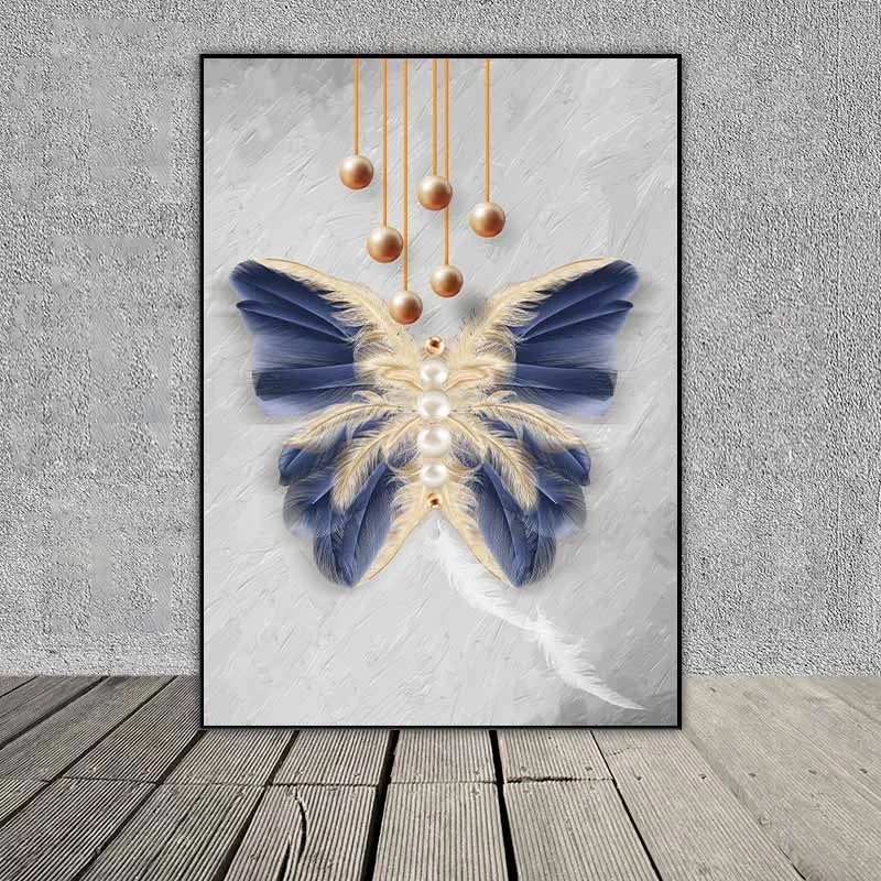 Tranh cô gái, tranh con bướm và tranh các hình tam giác trừu tượng