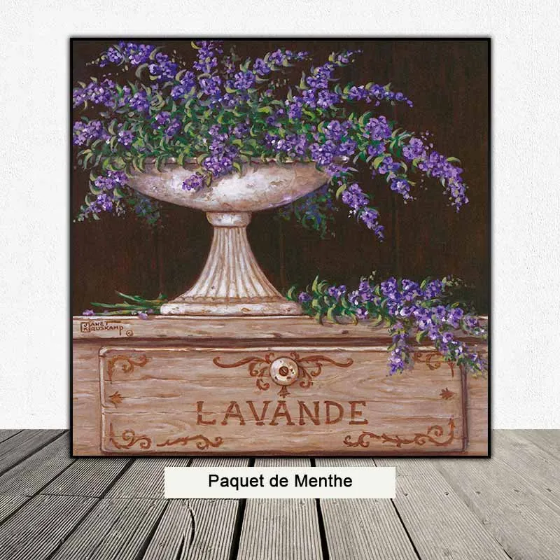 Tranh tĩnh vật bó hoa đặt trên chiếc hộp của họa sĩ Janet Kruskamp