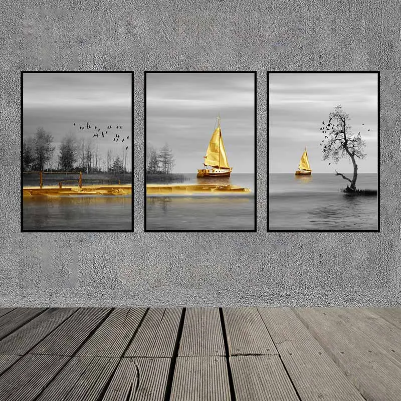 Tranh phong cảnh thuyền buồm vàng bên cạnh chiếc cầu vàng trên nền đen trắng