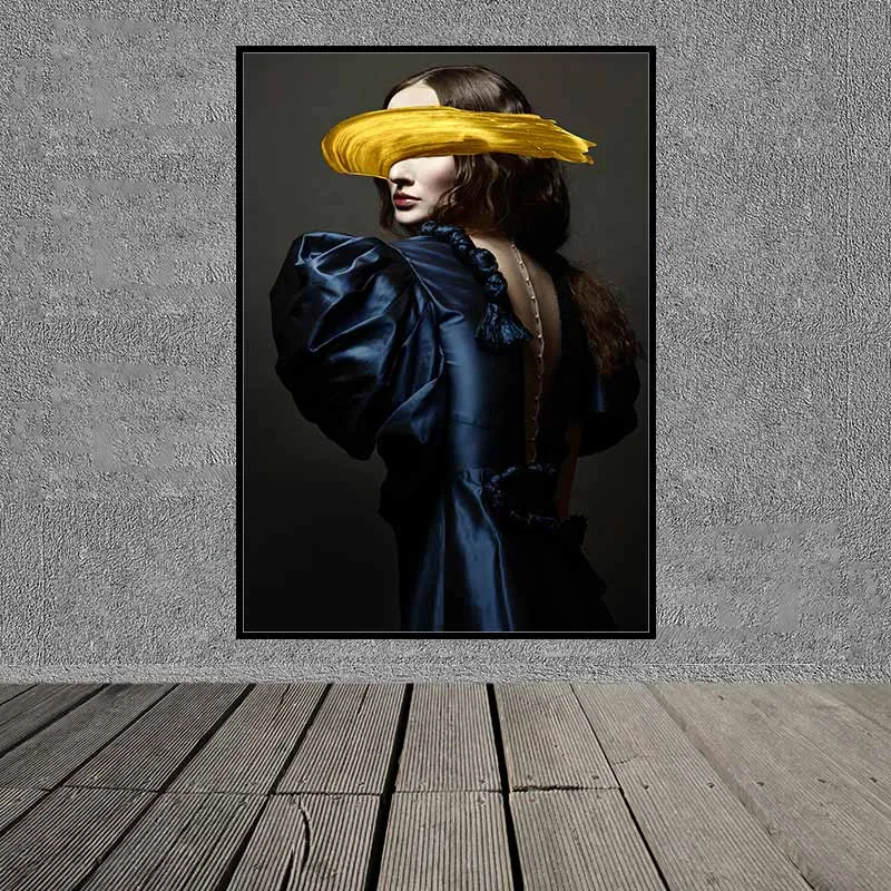 Tranh chân dung cô gái với vết sơn vàng che mặt