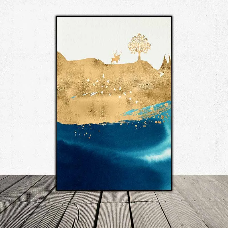 Tranh trừu tượng 2 mảng màu xanh đậm và vàng cùng những chi tiết con nai, đàn chim