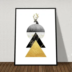 Tranh nai sừng vàng và khối hình học trừu tượng